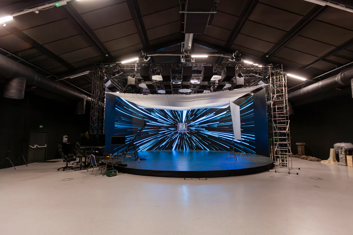 Shooting stage with the curved LED wall and the rotating platform