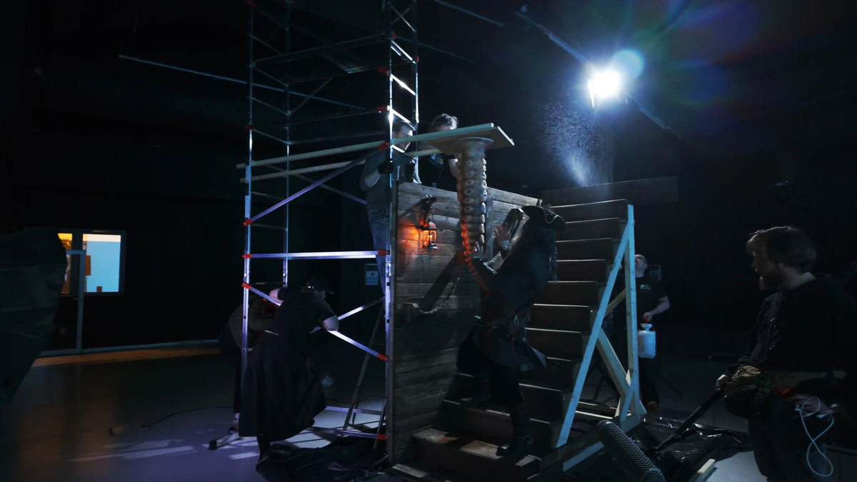 Lighting scaffold and a lamp on set