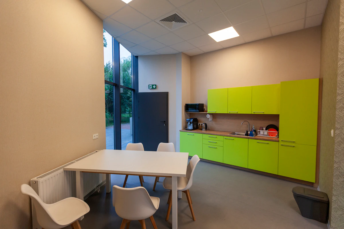 Kitchenette with a dining table