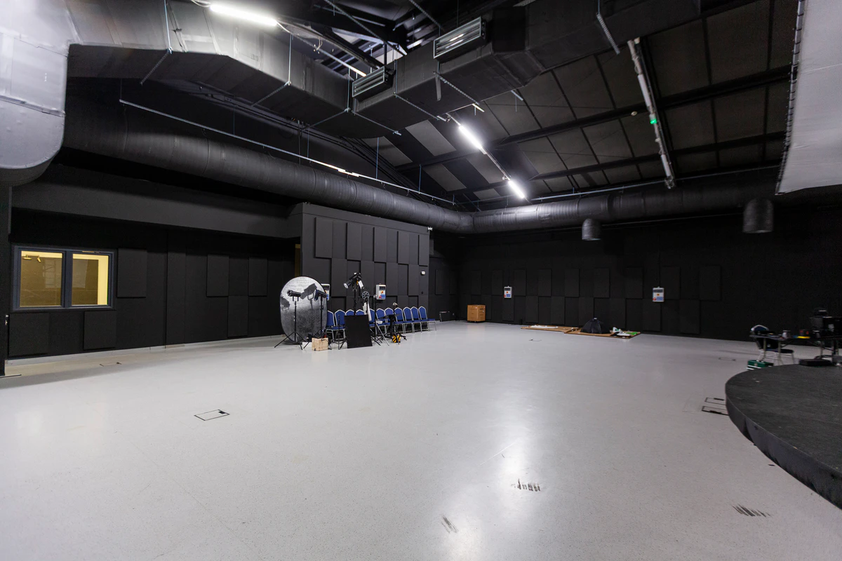 Shooting area without the LED screen: light floor, black acoustic walls and lighting gear
